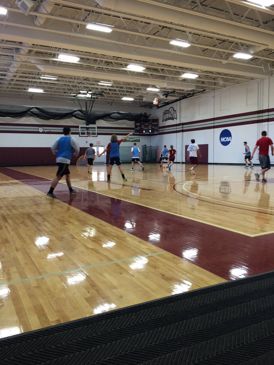 UMF_SAAC's tweet photo. .@UMFMensSoccer getting after it today during common time. #CountdownToSpringSeason #WallWay https://t.co/B0V6wjU1Gy