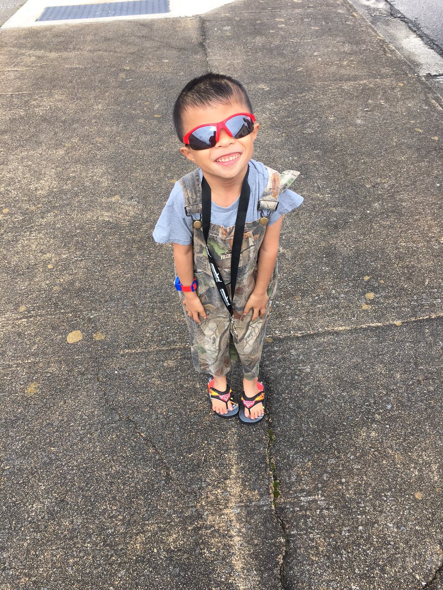 mmp0212's tweet image. I'm not sure if my boy is confused or is on the money with this outfit. #camo&amp;amp;flops #peculiarways #alittleconfused