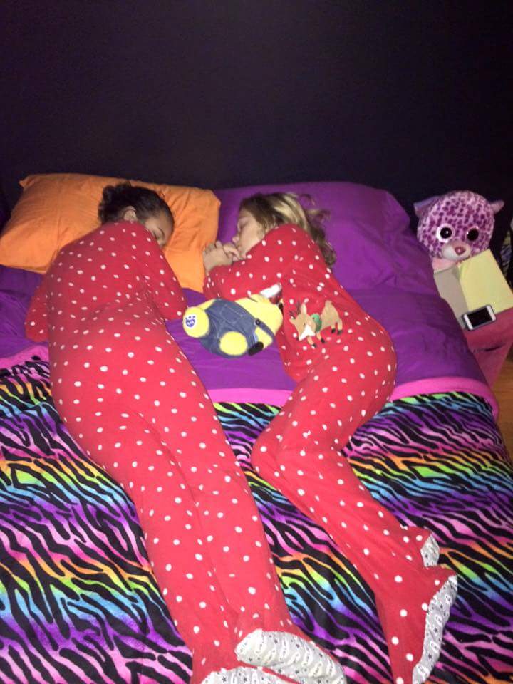 minigummybear2's tweet photo. Best friend forever and ever.  ,@kins04_kinslee https://t.co/VikI6SNCAc