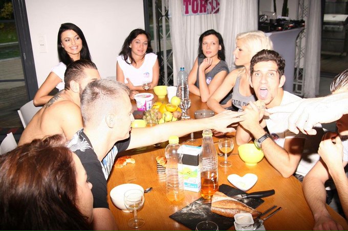 TV REALITE XXx au petit d&eacute;jeuner sa donne sa 😜😜 https://t.co/XmOUavGve8<a href="/tag/sophialaure"class="tags"><span>#sophialaure</span></a><a href="/tag/secretxxx"class="tags"><span>#secretxxx</span></a>