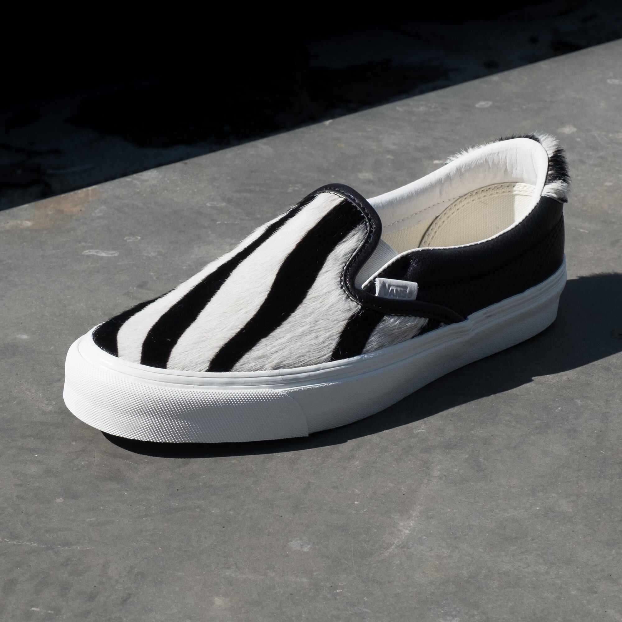 Vans zebra sales slip on