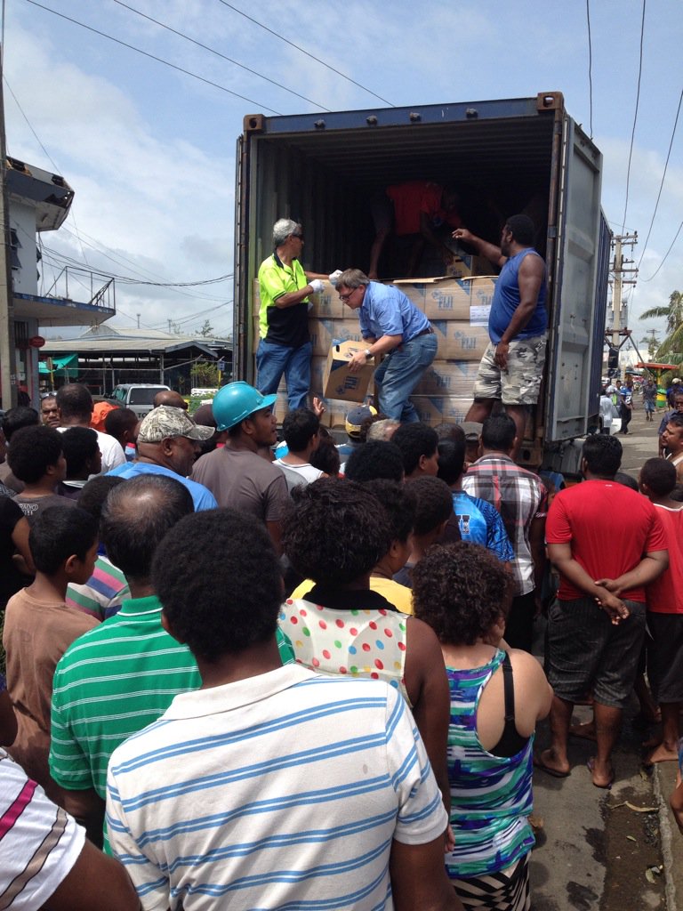 liamfoxabc's tweet photo. In Tavua @FIJIWater is handing out free cartons of water to people. https://t.co/1Ir3r8sTUF