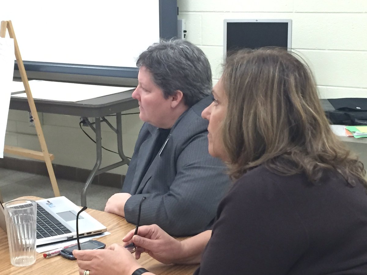 mimsalsop's tweet photo. @VBTitleI Debbie Diller continuing her work with our Title I full day kindergarten and EDK teachers. #WhatImpact https://t.co/ZXHKxnw9AG