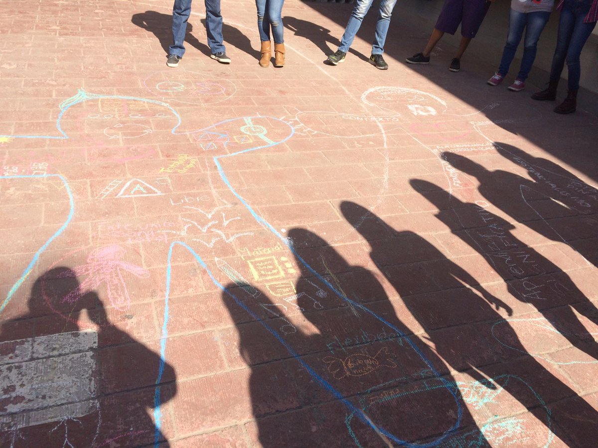 PsicElihu's tweet photo. @IsraelHPs #EducativUdG_R13 Revisando humanismo y plasmandolo con gis https://t.co/wYZSmpOstb