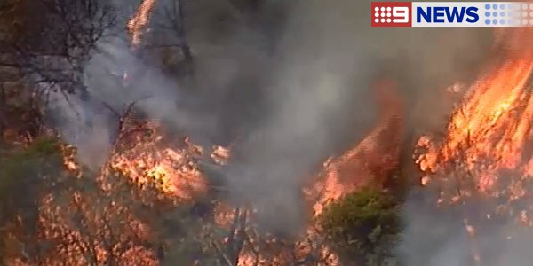 9NewsMelb's tweet photo. Water bombers have arrived on scene to battle an out-of-control grassfire at Somerville. #9News https://t.co/jYrC2vQ1tw