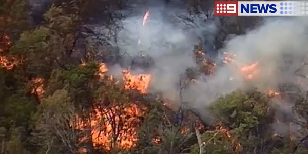 9NewsMelb's tweet photo. Water bombers have arrived on scene to battle an out-of-control grassfire at Somerville. #9News https://t.co/jYrC2vQ1tw