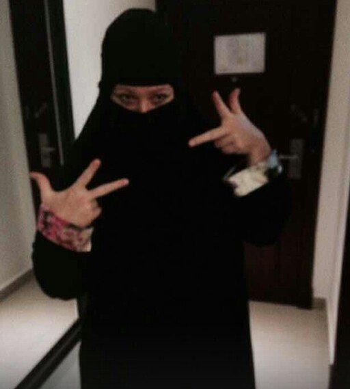Destiny22Ginger's tweet photo. My niece is a #Respitory #Therapist in #SaudiArabia. She has to wear #abaya when she leaves the hospital compound. https://t.co/uJXFFdwpZ0