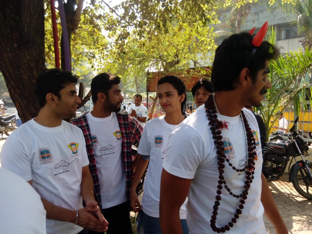 NMMT_bus_day's tweet photo. The streetplay team of #GreenSocietyForum at #NMMTBusDay #ChabiChodo movement @zophoptech @PMOIndia @PMOIndia_RC https://t.co/2dwUacliDI