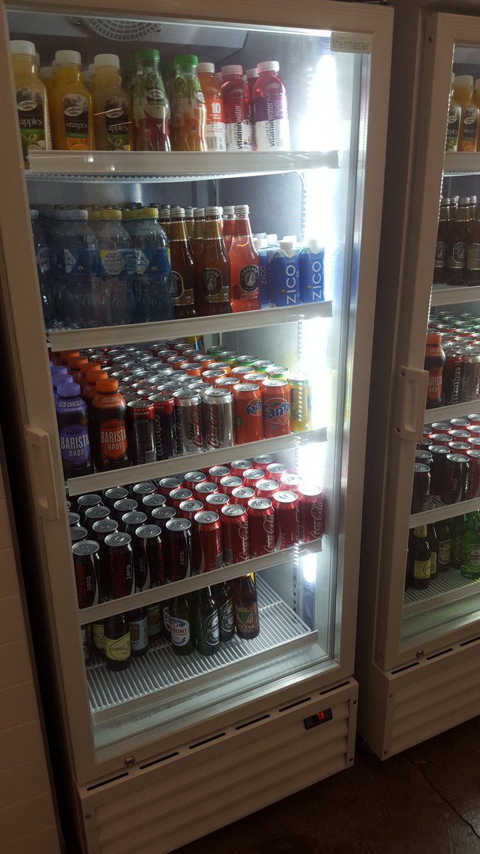 danjohnson's tweet photo. @Zendesk you know how to stock a fridge! #ZenU #HappyCust https://t.co/k3xBnKHYpm