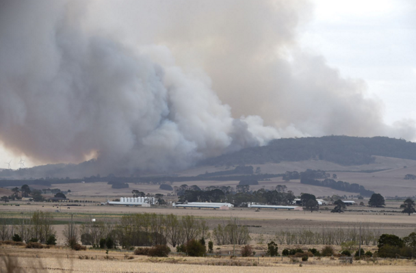 JUST IN: Photos from the fires near Ballarat. EMERGENCY WARNING in place. #vicfires bit.ly/1KFRvF9