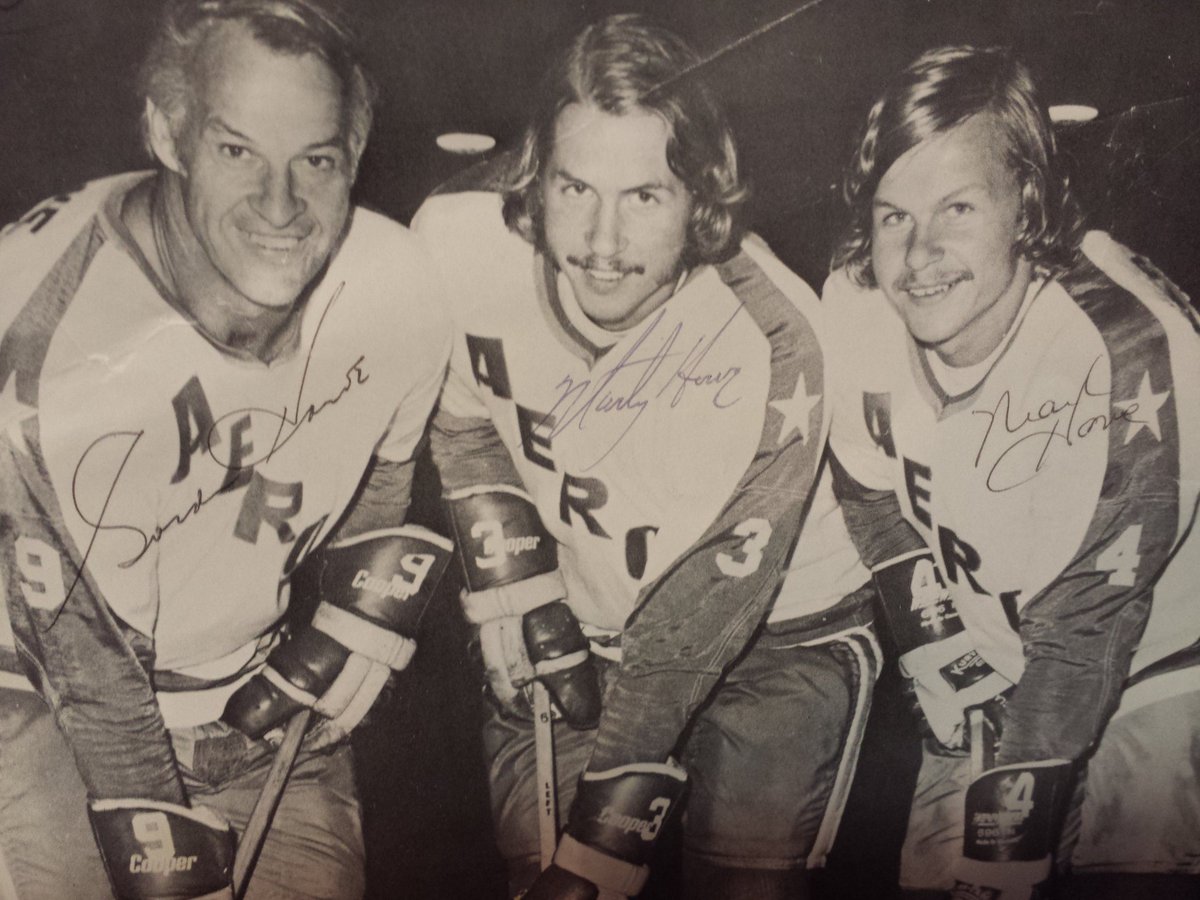 goalieband's tweet photo. Autographed #GordieHowe #MarkHowe #MartyHowe #WHA #DetroitRedWings #HartfordWhalers #HoustonAeros #HockeyHallOfFame https://t.co/48nZy7Wvo4