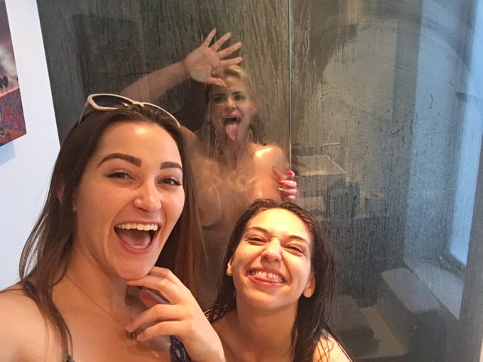 Dirty talk shower beauty makeout