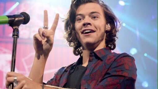 nostrendsbrasil's tweet photo. DIRECTIONERS VOTANDO - Fãs se unem e fazem mutirão para votar no @onedirection #OneDirectionUK #KCA https://t.co/FbSo0tJBmB