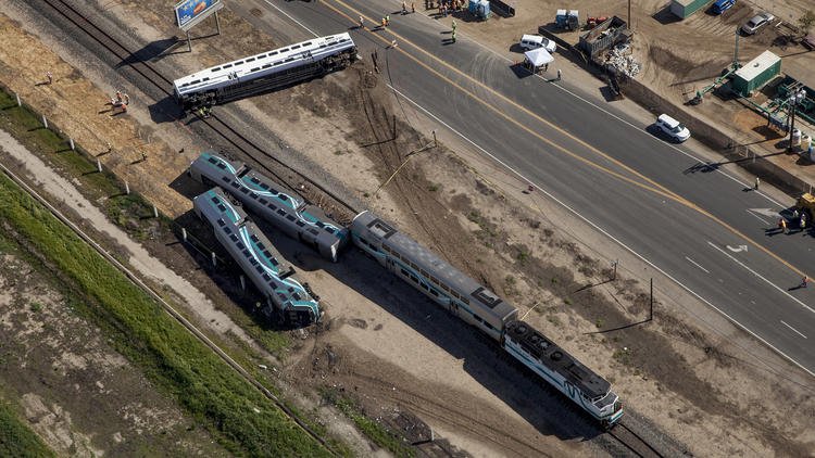 latimes's tweet image. BREAKING: Truck driver charged with manslaughter in 2015 Oxnard Metrolink crash lat.ms/1Q76pRt