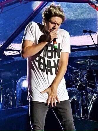 VoteWithMe1D's tweet photo. 🌈MEJORES FOTOS DE 1D 🌈 DIRECTIONERS VOTANDO  #MiVoto40OneDirection https://t.co/kcPBPWBBo3