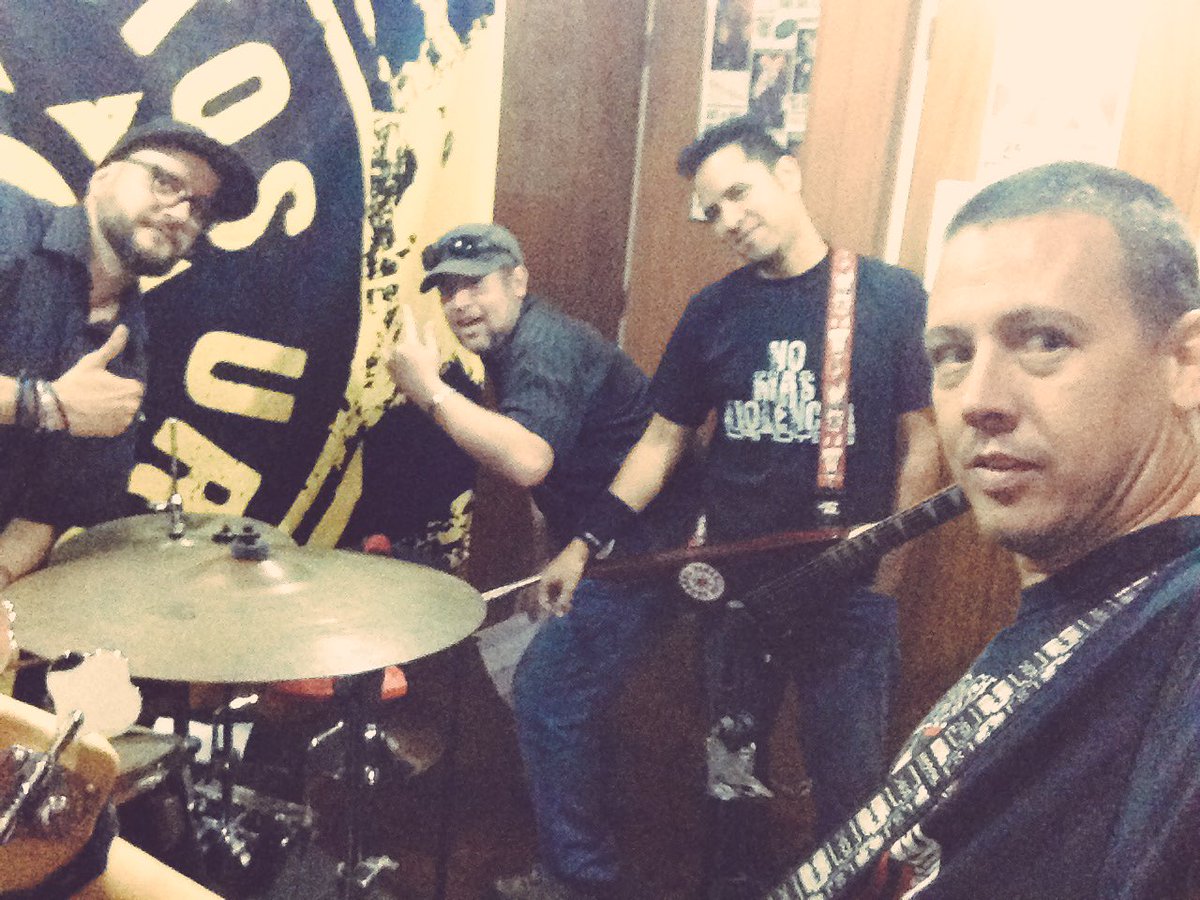 parasitosurbano's tweet photo. Volvieron los lunes de Punk!! Con nuevos temas!!! #punk #ensayo #punkon #valencia #venezuela https://t.co/gAs8r9duer