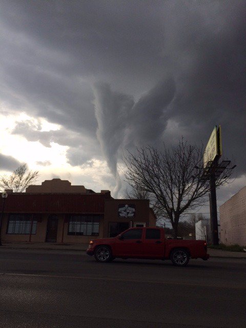 JorgeTWeather's tweet photo. Apparent cold air funnel cloud in Roswell earlier today. Courtesy: Robert Newberry #nmwx https://t.co/NHkDMbSEnT