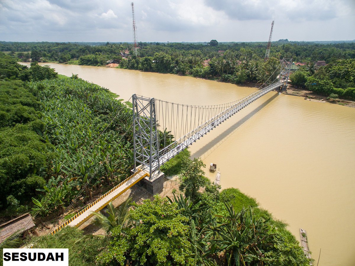 KemenPU's tweet photo. Sebagai aksesibilitas masyarakat, dibangun jembatan gantung Kolelet Provinsi Banten. https://t.co/eKIkVhurme