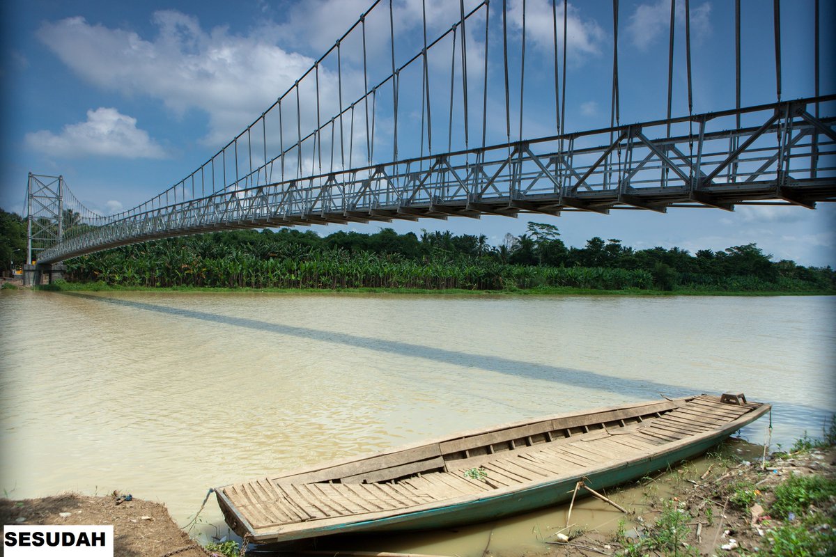 KemenPU's tweet photo. Sebagai aksesibilitas masyarakat, dibangun jembatan gantung Kolelet Provinsi Banten. https://t.co/eKIkVhurme
