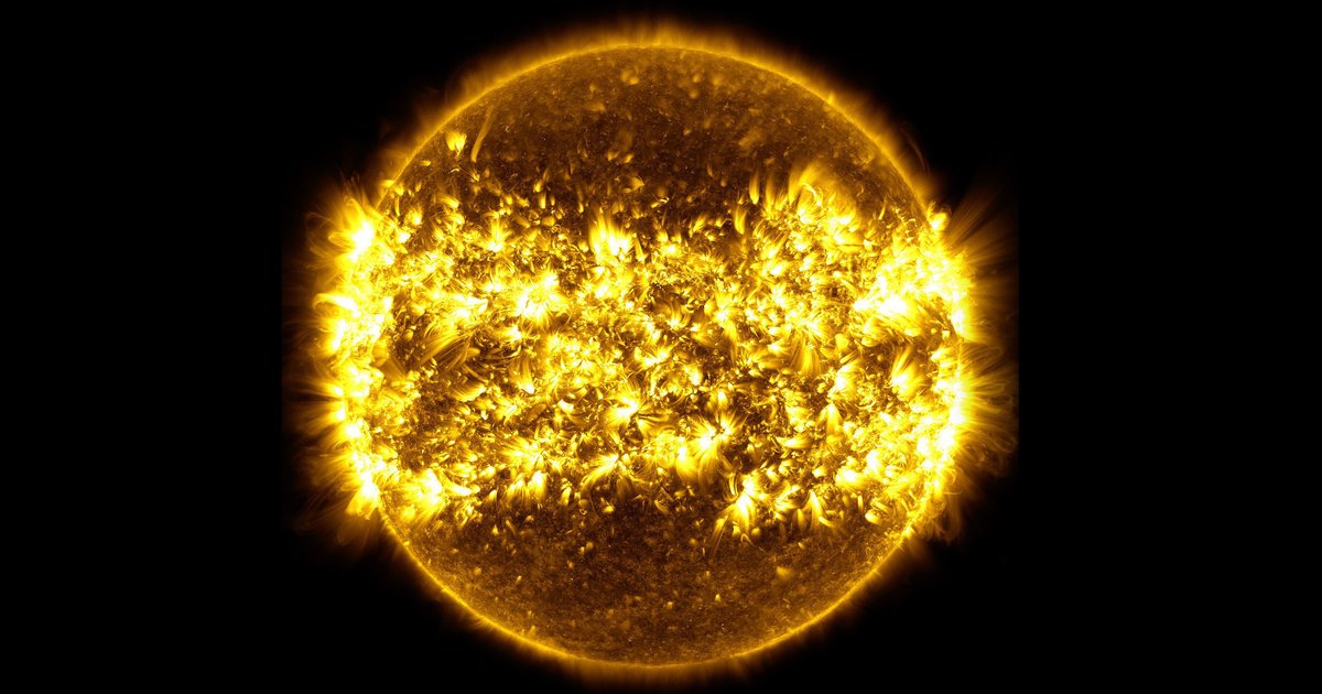 HuffPost's tweet photo. NASA time-lapse video shows a year in the life of the sun -- and it's full-on hypnotic https://t.co/OSbFsgf1P2 https://t.co/zzZSIhpn7I