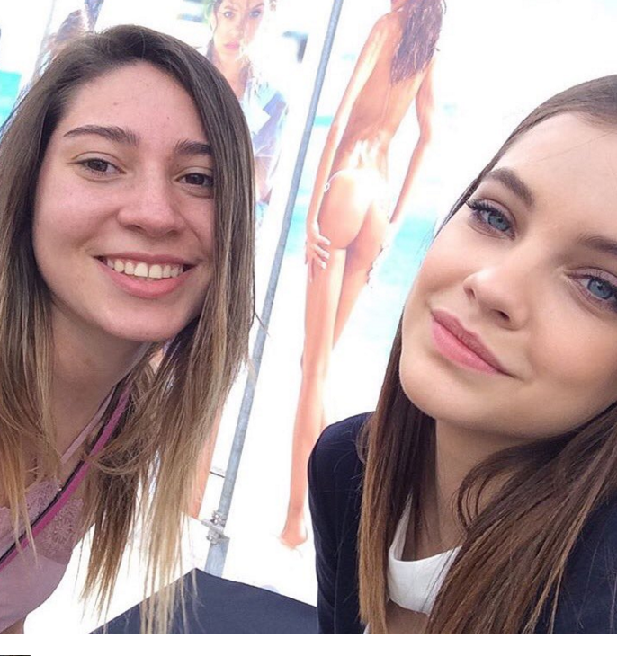 VenezuelaPalvin's tweet photo. Febrero 18: Barbara con unas Fans en el #SWIMBEACH evento de SI Swimsuit en Miami Beach. https://t.co/WW4dqqU1IR