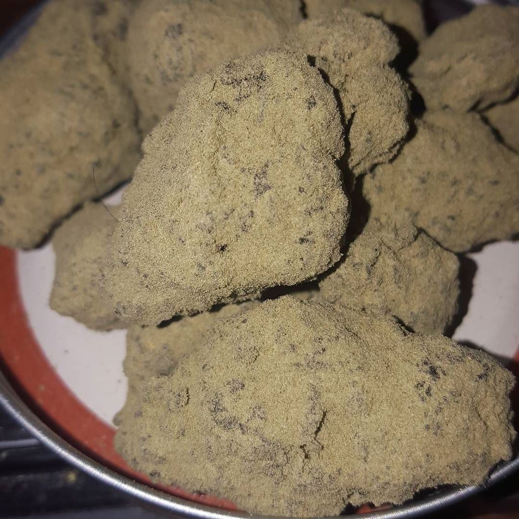 applejuice14431's tweet photo. Moon Rocks #AzMmj #CrackingNugs #Dankonomics #Dankography #ElevateYourMind #FlushedNotTrushed #FueledWithThc #GasIn… https://t.co/tdnIIZpgc3