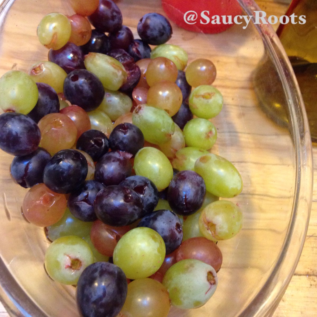 SaucyRoots's tweet photo. What to do with a huge left over mound of grapes!? Make jam, chutney and salsa #ofcourse! #canninglive #pantrychat https://t.co/eyeO1AT4te