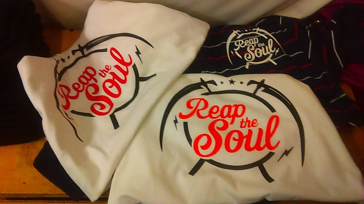 CustomCreation4's tweet image. It was great to see @Reapthesoulent at Jerry's Corner making his famous T shirts! Check the brother out!