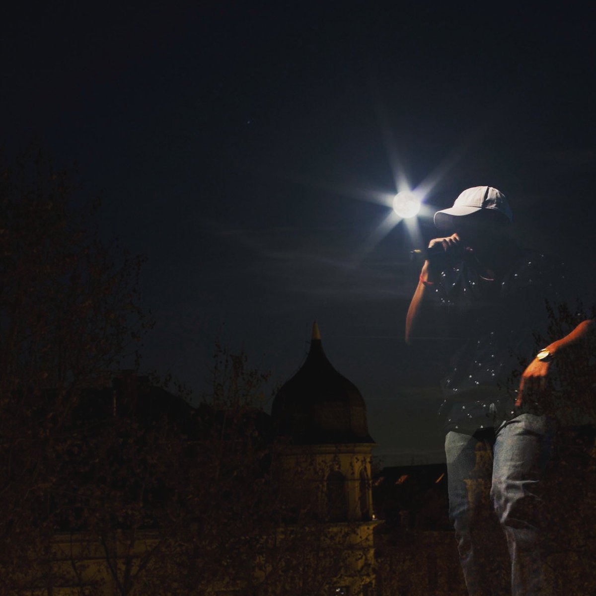 Dkirk94's tweet photo. There's a full moon tonight. New DKIRK drops tomorrow for anyone interested. God bless #DKIRK2016 https://t.co/MhUj7Z3wjt