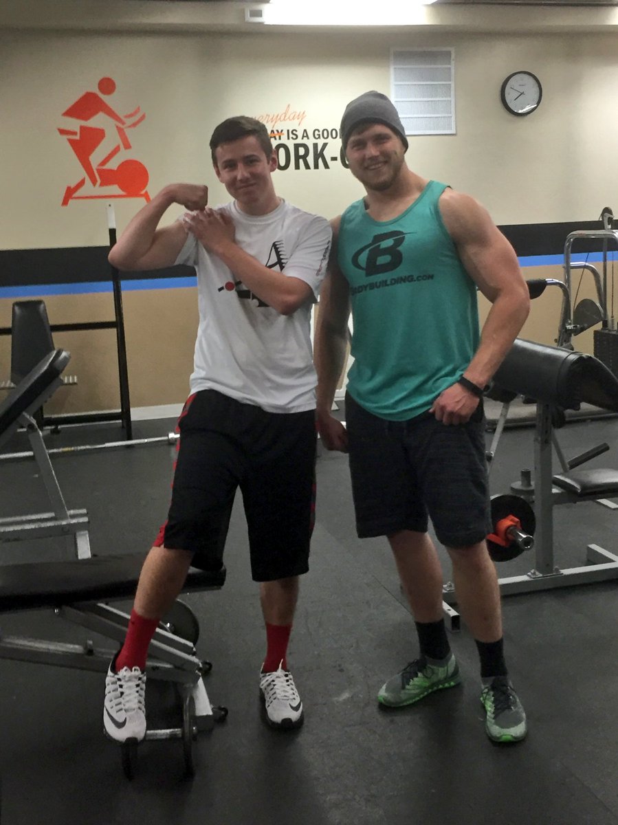 Derek77Johnson's tweet photo. Shoutout to @Hunter37W for finally coming to the gym and showing me how it's done! #GettinSwoll https://t.co/blXoSoK6dr