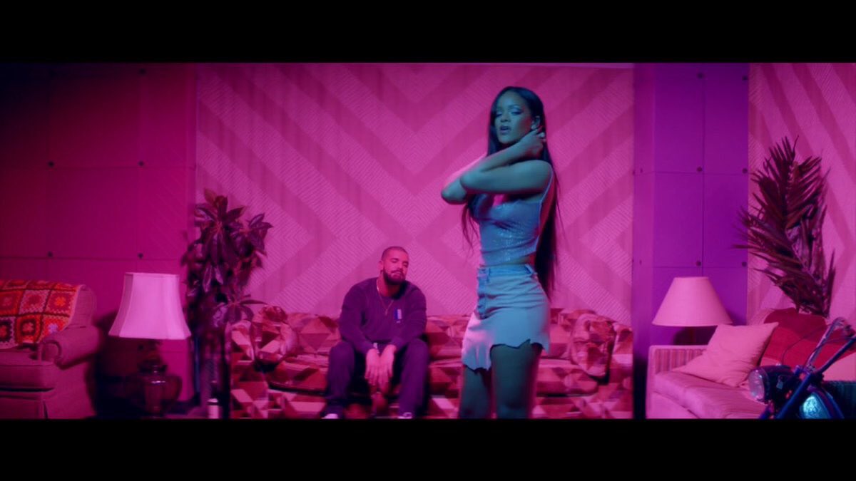 ComFade's tweet photo. find someone who looks at you the way Drake looks at Rihanna https://t.co/9JH9tAk2lU