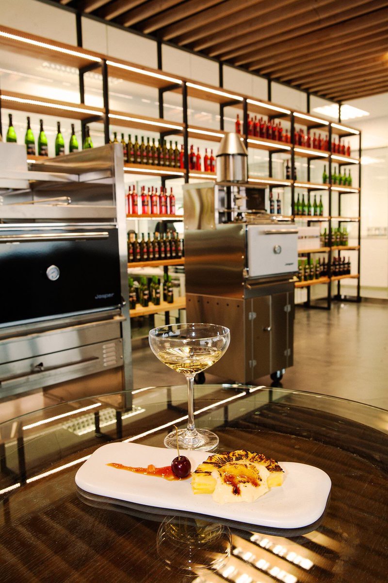 essentialsmag's tweet image. Josper roasted pineapple at the Josper Factory, Spain 2013 epic #essentialsmag#10years