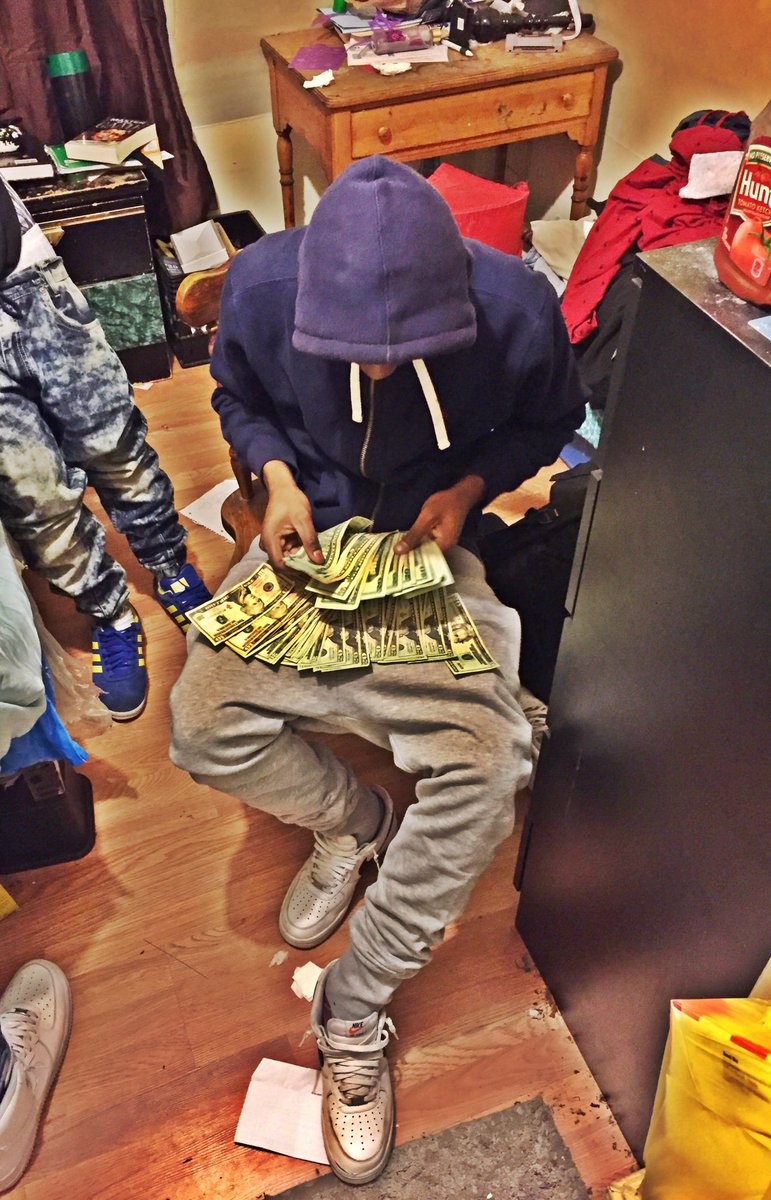 widleafo__'s tweet image. When them shits hitting💵💳🤑