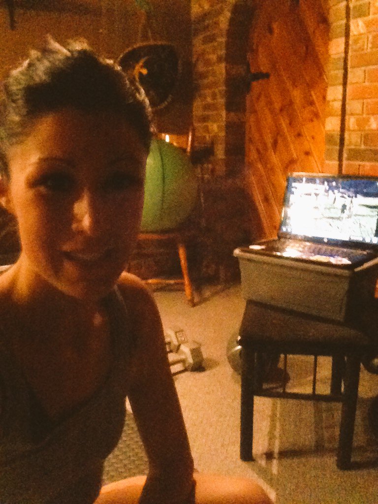 AshleySmashter's tweet photo. What an amazing workout! Sneak peek #22minutehardcorps complete! I suggest you "GET SOME" Come March 1st! #sweeps https://t.co/zb9eVLFvab