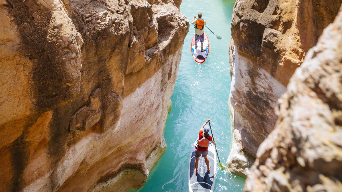 outsidemagazine's tweet photo. On Havasu Creek: "The color was screaming out to be photographed.” -- Andrew Peacock https://t.co/VQa1BS8Vkz https://t.co/0HjPOTihWq
