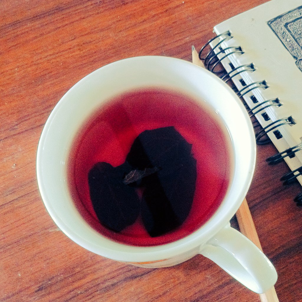 siang-siang nyeruput Teh Daun Jati (teak leaf tea) @PSL_SanataDharma
<a href="/mbahtot/">Gatot Nugroho</a>