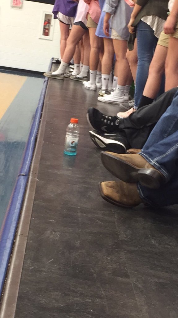 behnksockfund's tweet image. The O-C crowd showing overwhelming support for my lack of dope socks #sockgameweak