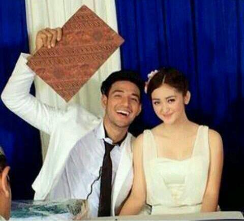 Ratna7MH_'s tweet photo. Rajo Langit Dan Ratna <3 #Menikah #7ManusiaHarimau :) @rantyaprilyy @AmmarZoni https://t.co/0O8IjY7TP3
