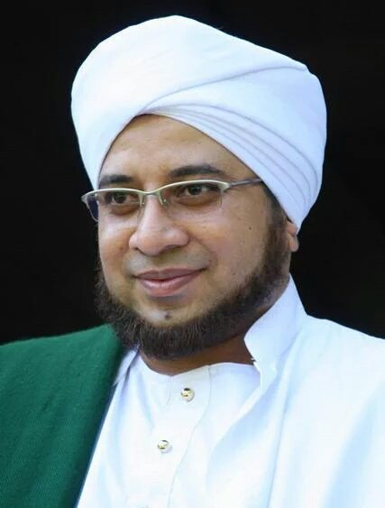 AlMasyhad's tweet photo. Sanah Helwa Habib Munzir Al-Musawa.. Kami Rindu kepadamu @MajelisMRJ @nabiel_almusawa https://t.co/7tHOw7Prae