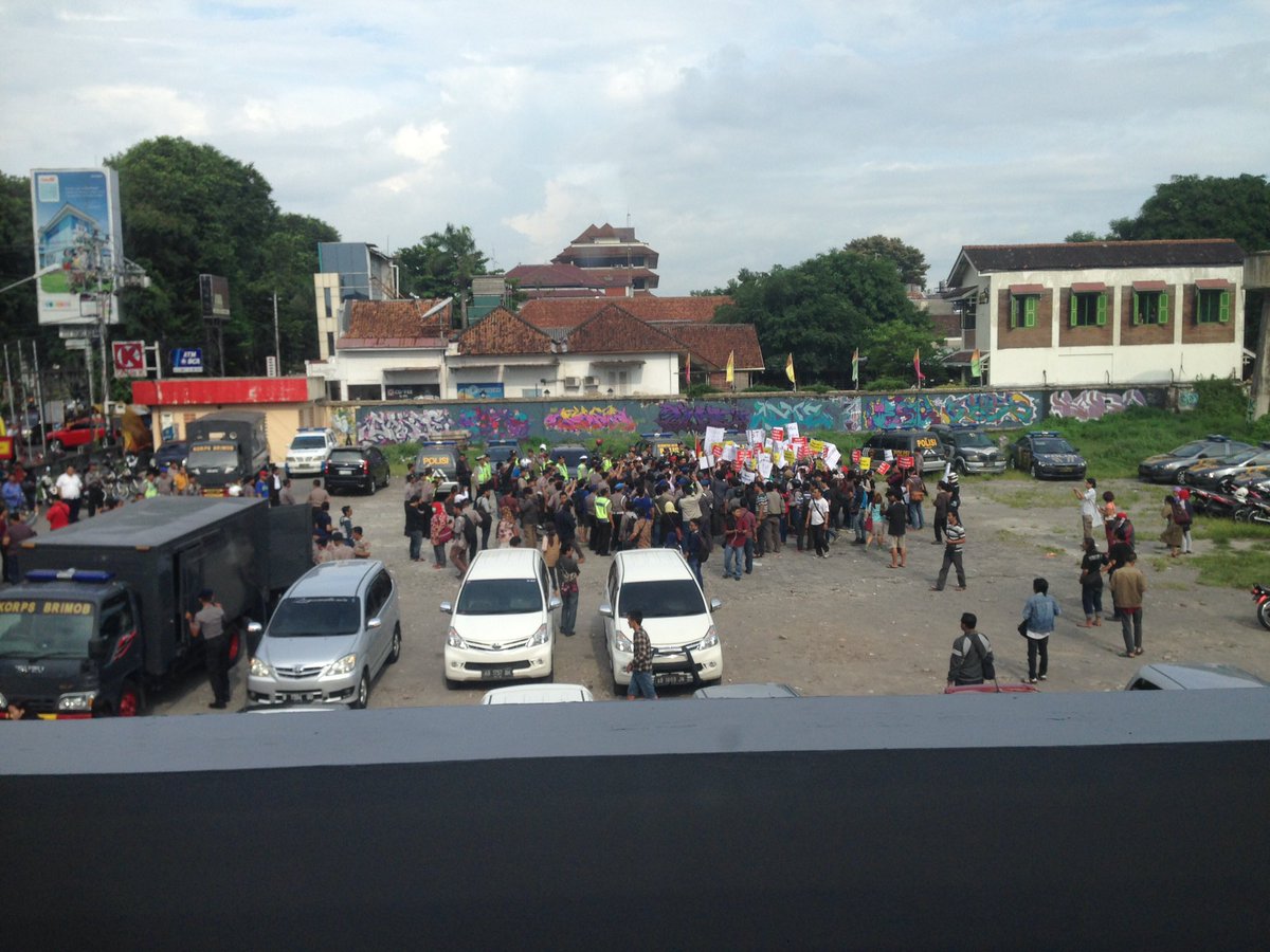 #lgbtjogja butuh dukunganmu! Ayo ke MCDonalds jln Sudirman!