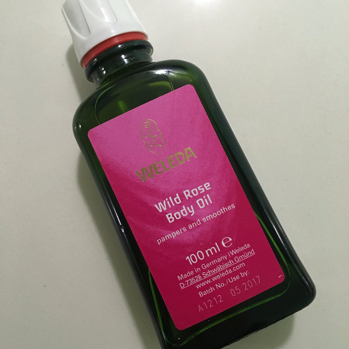 bjornkrischker's tweet photo. looking for a #smoothing #bodyoil ? try @WeledaUK #wilderose bodyoil!
thank you @Peg_beauty @meganclark_ox #skincare https://t.co/YUolikDkuG