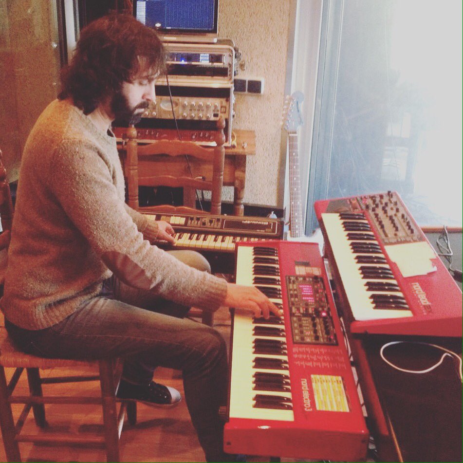 coriolabcn's tweet photo. En Viru ja escalfa motors, avui toca teclats! #coriola #elsegon #gravacio #recording #solsones https://t.co/0a9I1FzzLP