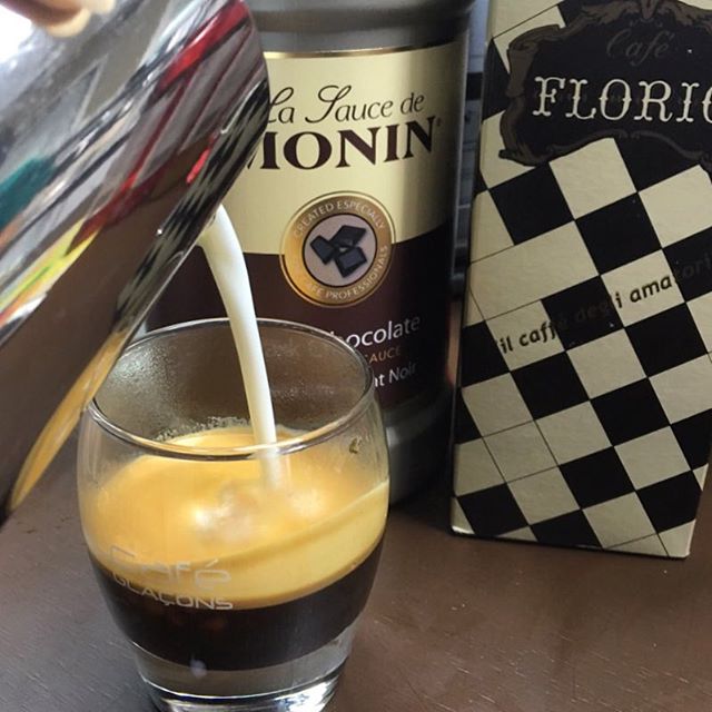 CafesRichardTH's tweet photo. Monin Syrup with Cafes Richard Florio! Awesome start to the day!
#coffeetail #coffeeaddict #chocolatecoffee https://t.co/5o93LObdOc
