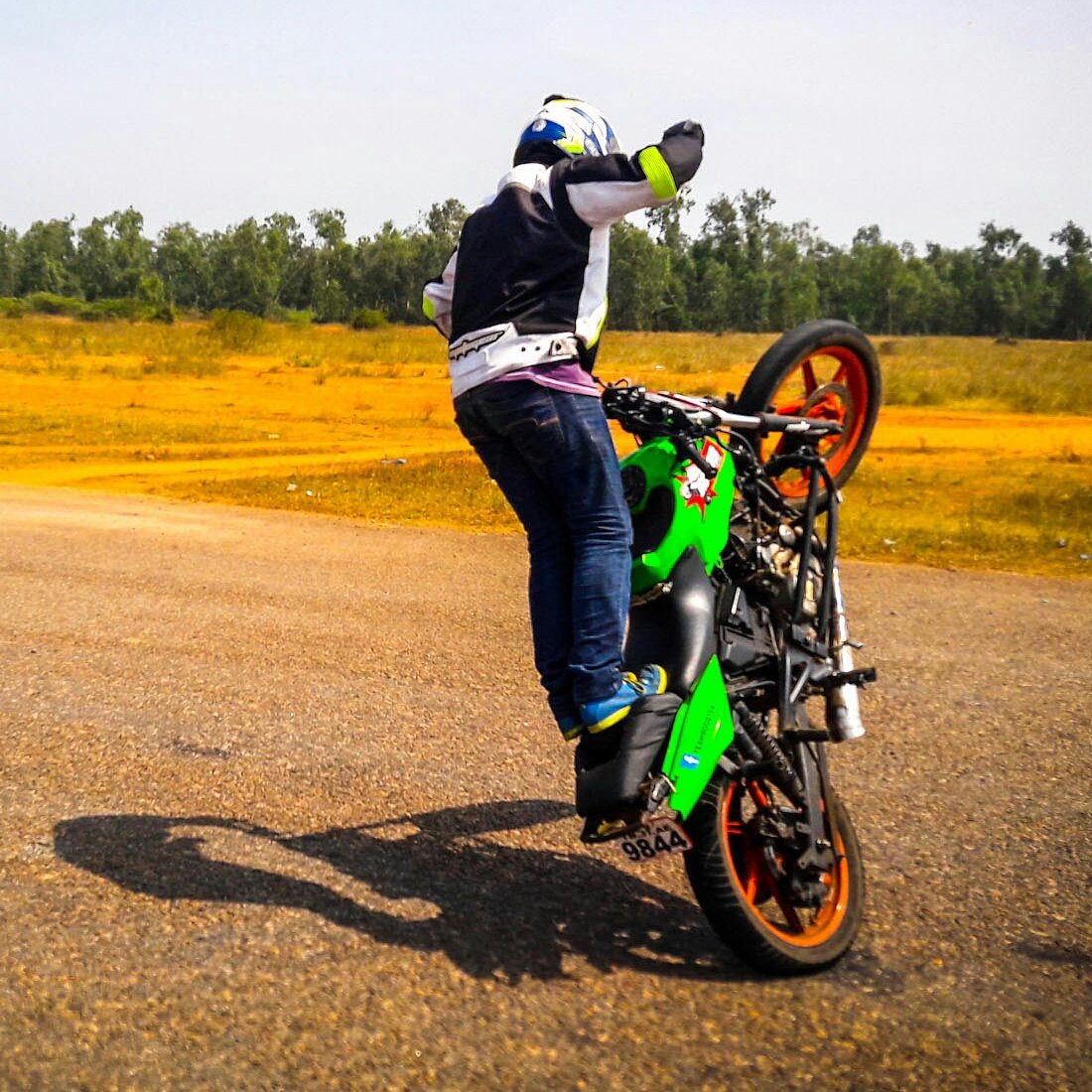 iamkruba's tweet photo. #Freestyle #Lifestyle #Stuntriding #India #Motogear #Solhelmets @StuntBums @Stuntride https://t.co/jCMHUeOLrX