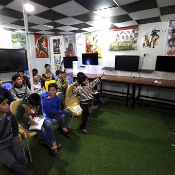 AMARLondon's tweet image. Meet the orphans who are using #art to cope with #Iraq's chaos: buff.ly/1QwjhGl #WithIraq #IraqCrisis