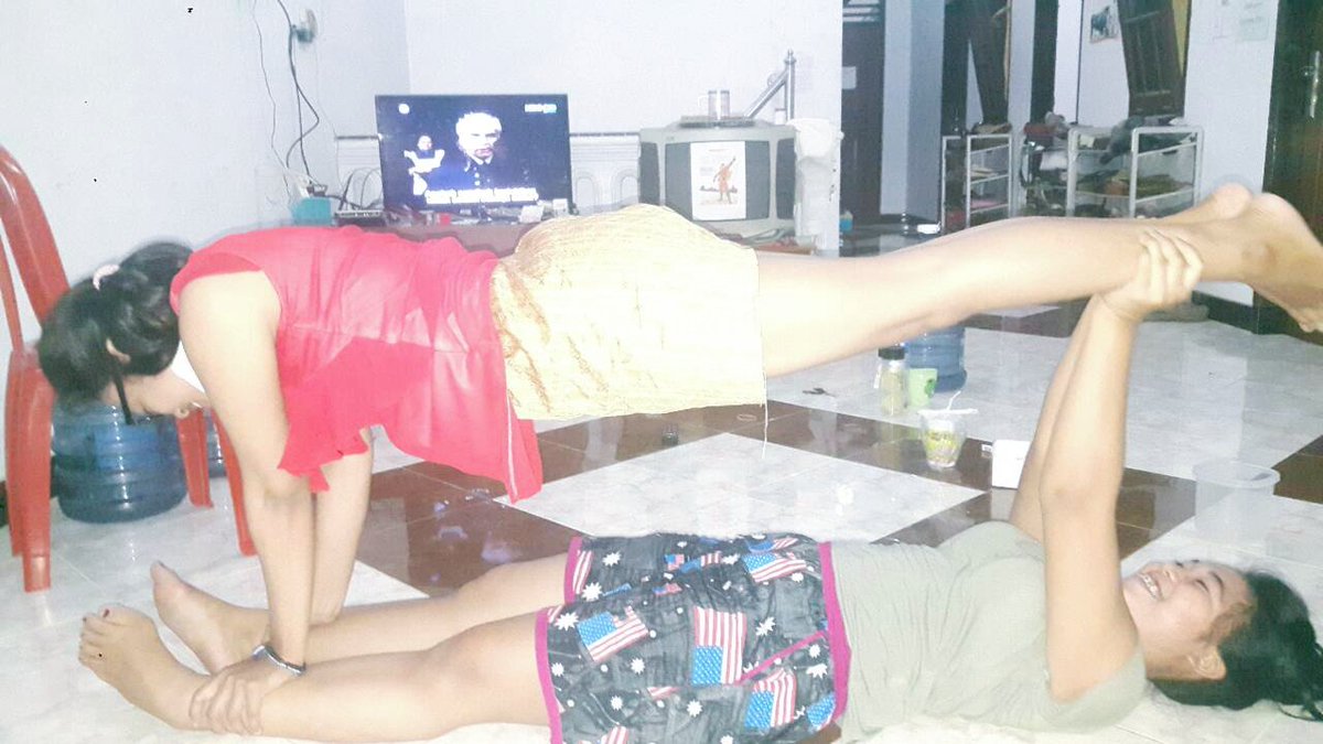 desinta_ak's tweet image. Nyoba aloyoga.. 😄