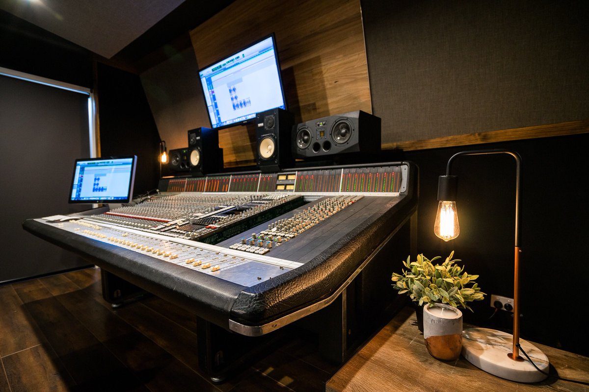danielkelaart's tweet image. The Control Room! #SSL4000 #SSL #grafetestudios