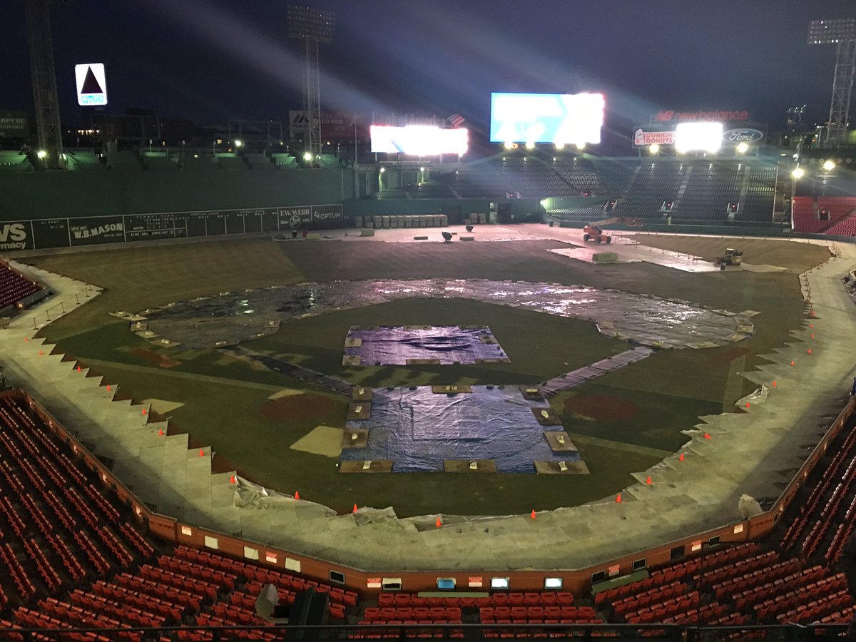 stuartayresmp's tweet photo. Fantastic night @fenwaypark to show case the amazing opportunities that exist in #medtech between Aus & USA. #AUSBW https://t.co/bjPkjQGOwu