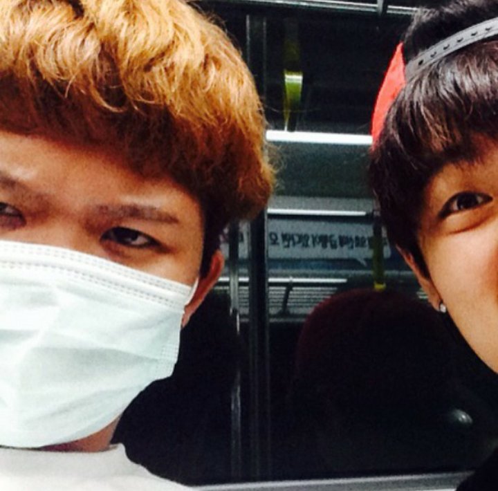 _gun94's tweet photo. This fan keeps meeting Gunhee, So lucky😮💕
#샵건 #송건희 https://t.co/4u9mhWNEA6
