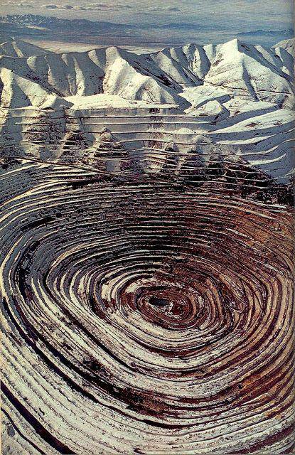 Mainpac's tweet image. Kennecott Copper mine stretches two and a half miles wide and more than half a mile deep
#OpenMine #Copper #Mainpac